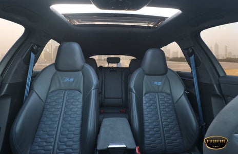 Rent Audi RS6 avant performance 2024, photo 4 of 4
