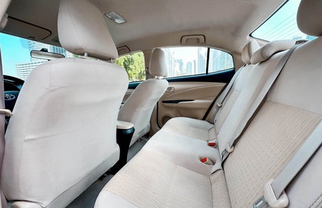 Rent Toyota Yaris 2023, photo 3 of 4