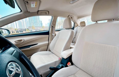 Rent Toyota Yaris 2023, photo 2 of 4