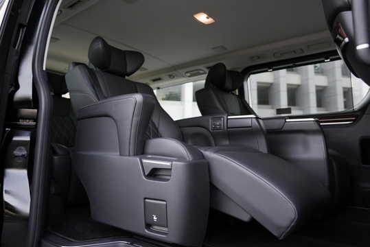 Toyota Granvia 2023 5
