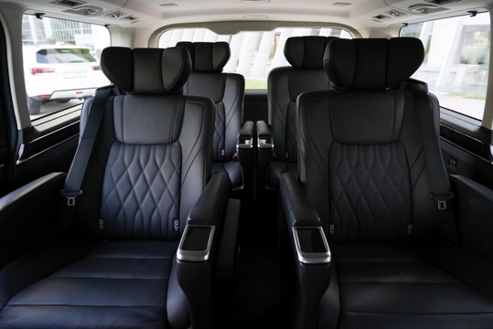 Toyota Granvia 2023 4