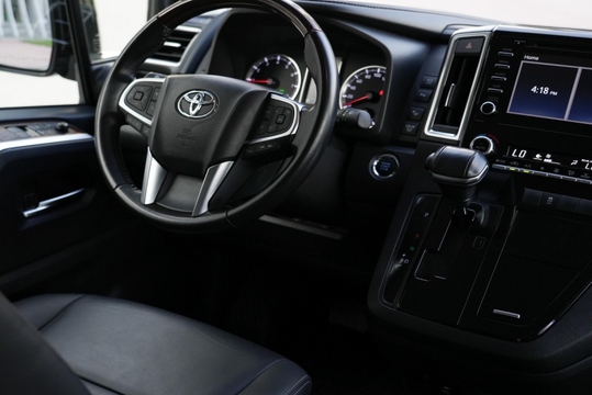 Toyota Granvia 2023 2