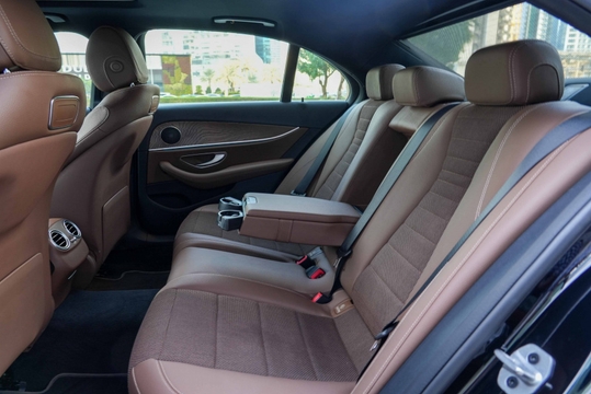Mercedes Benz E300 5