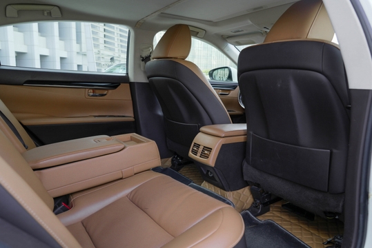 Lexus ES350 5