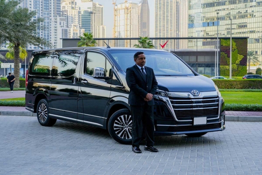 Toyota Granvia 2023 1