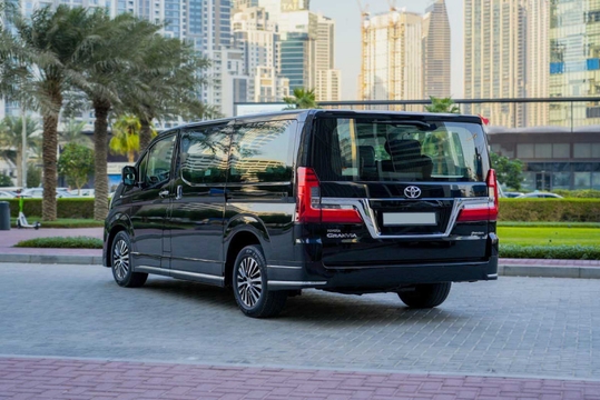 Toyota Granvia 2023 6