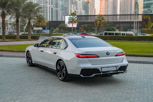 BMW 735 Li 2023 6