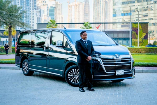 Toyota Granvia 2023 1