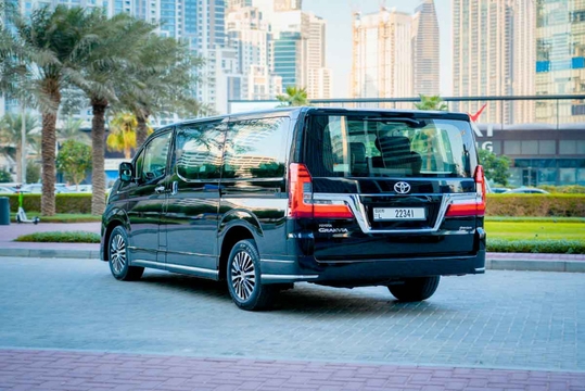 Toyota Granvia 2023 6