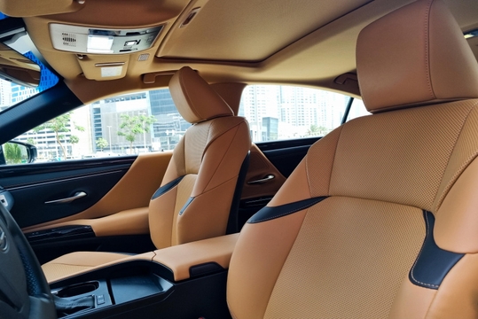 Lexus ES 350 Hybrid 2024 5
