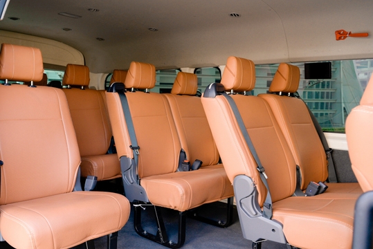 Toyota Hiace 2023 (11 pax) 3