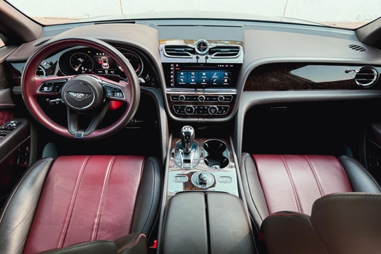 Bentley Bentayga 5