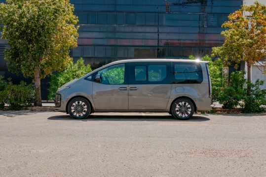 HYUNDAI STARIA 2024 2