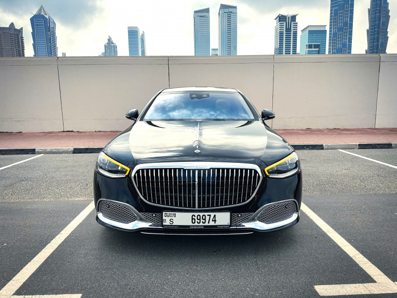 kitap Mercedes-Benz Maybach S 680 2024 Sürücü ile Dubai | Şoför
