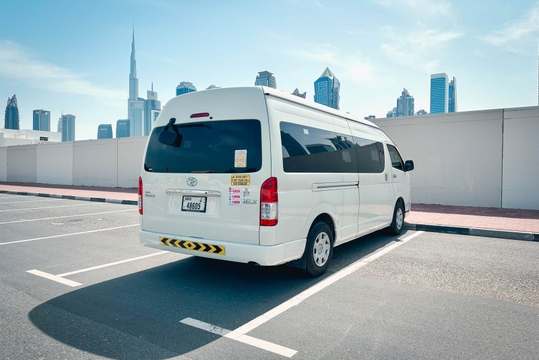Toyota Hiace-14 pax 6